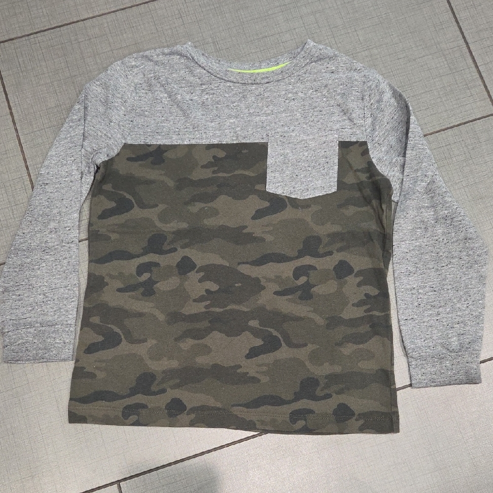 Old Navy Gray and Camouflage Long Sleeve Tee